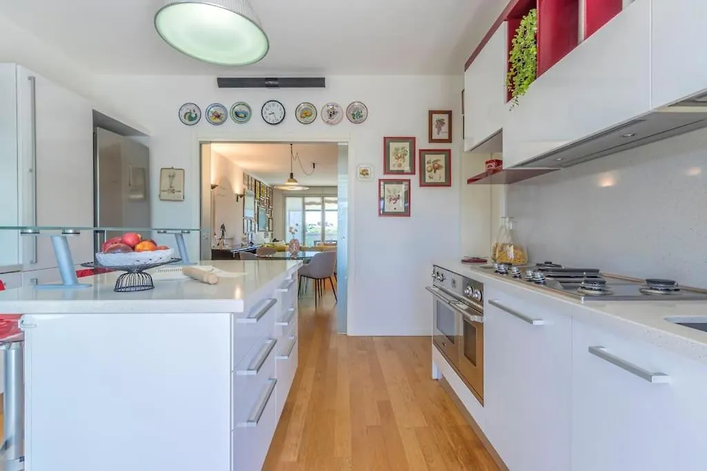 Over The Sky Of The Motor Valley - Luxury Penthouse Modena Apartment