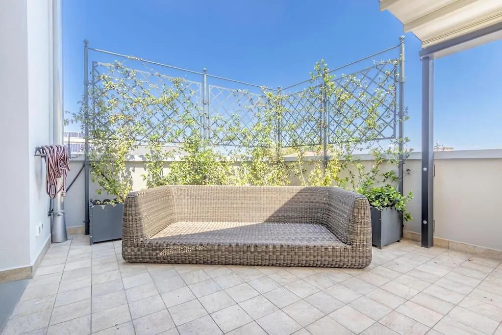 Over The Sky Of The Motor Valley - Luxury Penthouse Modena Apartment