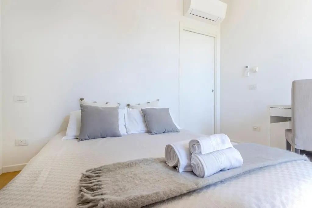 Over The Sky Of The Motor Valley - Luxury Penthouse Modena Apartment